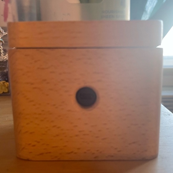Hi I am selling this love box for cheaper than I bought it! <3 - Picture 6 of 8